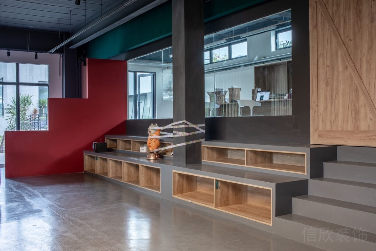 書柜鏤空墻體隔斷墻柱設(shè)計裝修原木風(fēng)玻璃隔斷裝修辦公室休息區(qū)