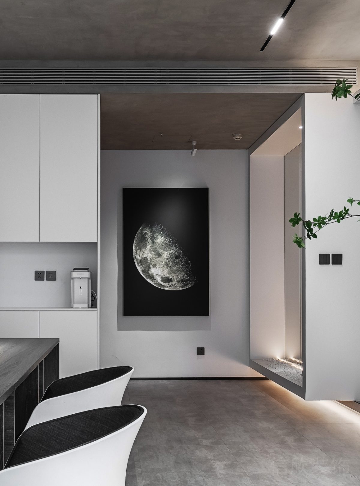 藝術(shù)壁畫現(xiàn)代簡約風(fēng)深圳辦公室裝修設(shè)計地臺懸空工作室過道茶水間墻柜效果