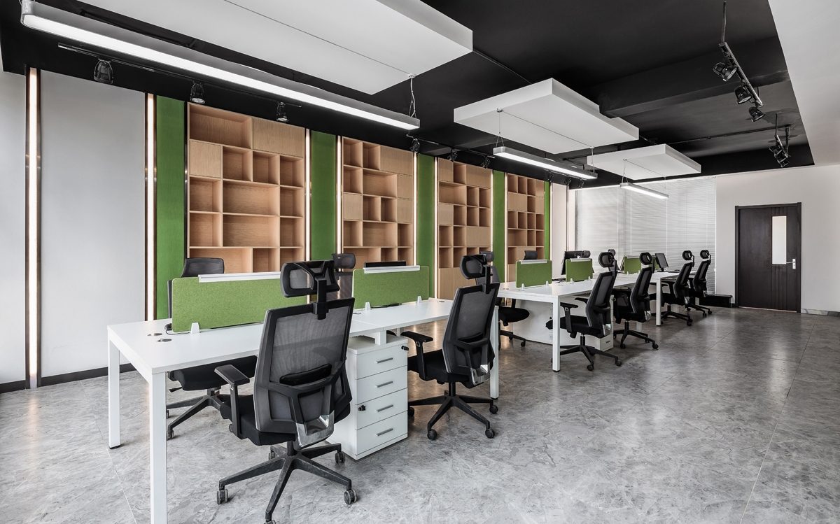 木質(zhì)墻體收納柜內(nèi)嵌式多功能設(shè)計(jì)效果工位面對(duì)面開(kāi)放式工作區(qū)黑白色調(diào)設(shè)計(jì)圖