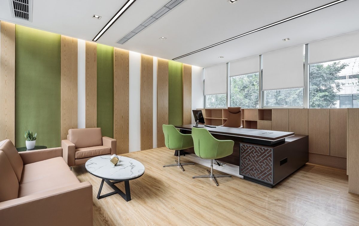 總監(jiān)辦公室效果木飾面墻體設(shè)計(jì)效果玻璃半墻隔斷